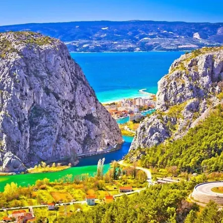 Adriatic Pearl - One Bedroom With Balcony And Sea View Appartement Omiš
