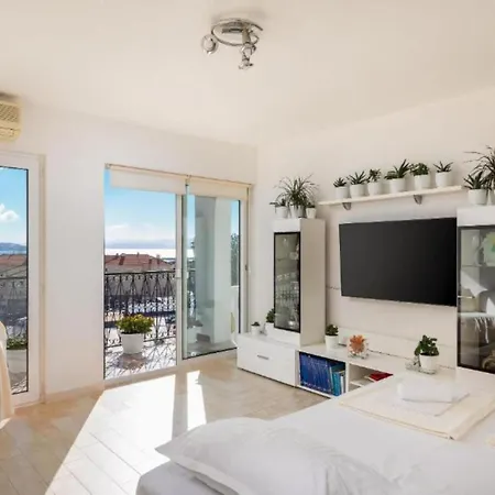 Adriatic Pearl - One Bedroom With Balcony And Sea View Appartement Omiš
